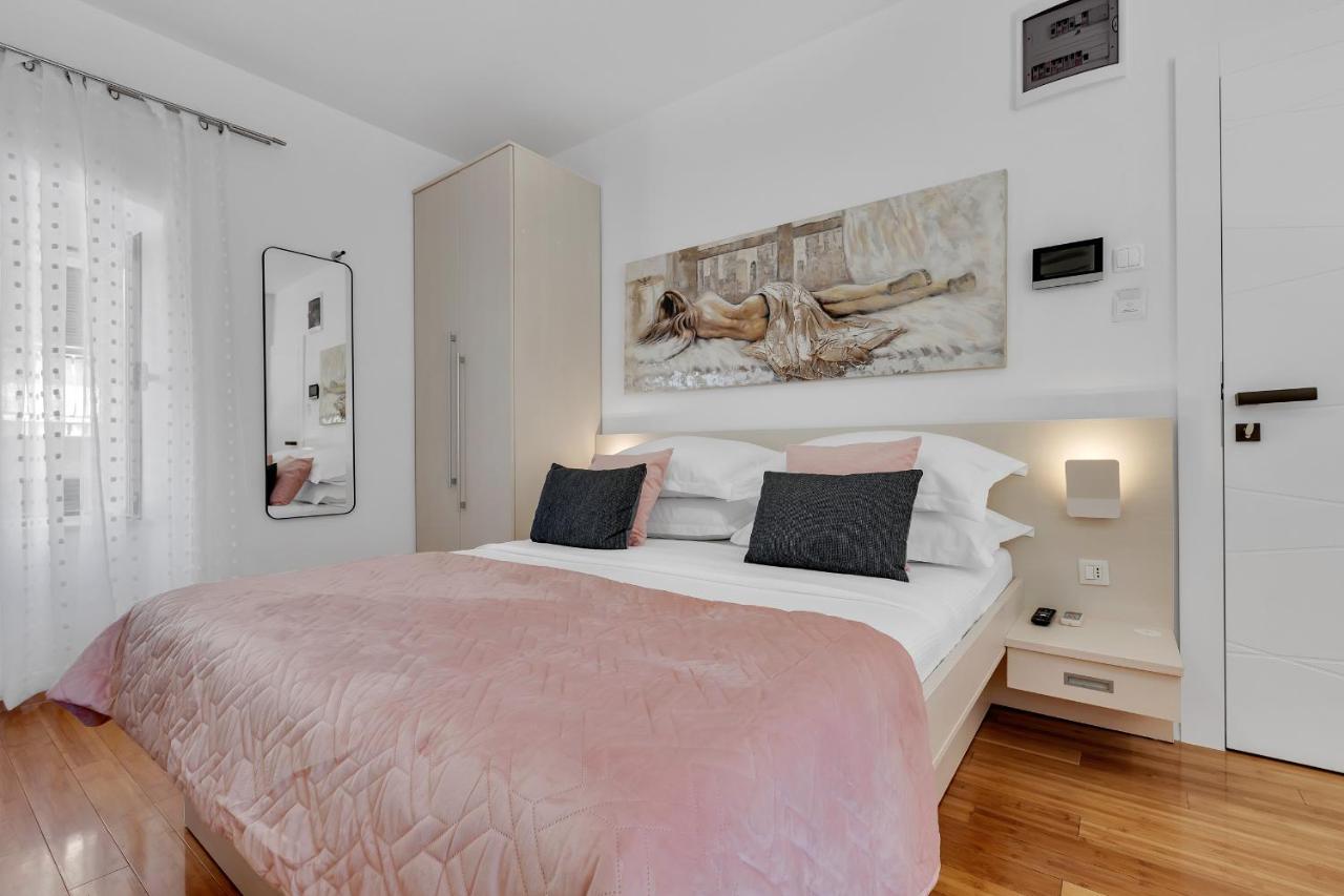Luxury City Center Apartments มาคาร์สกา ภายนอก รูปภาพ